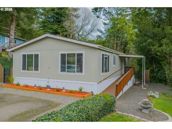 1050 N Cedar Point Rd #C09, Coquille, OR 97423