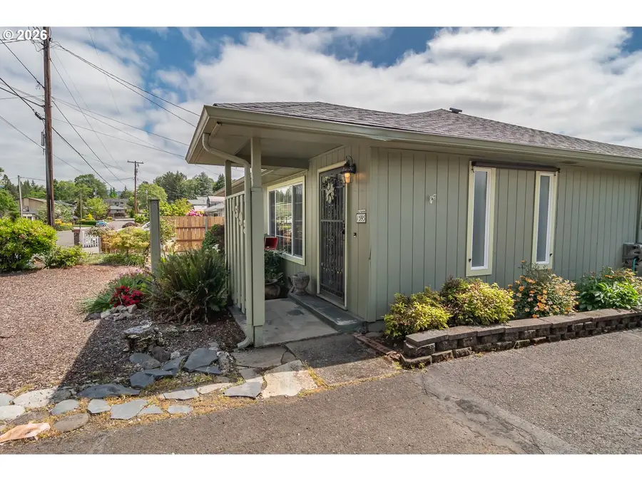 1595 NW Rachel Ave, Roseburg, OR 97471 - #2