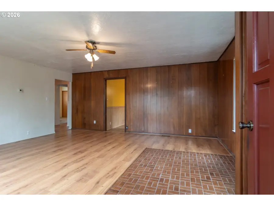 1595 NW Rachel Ave, Roseburg, OR 97471 - #3