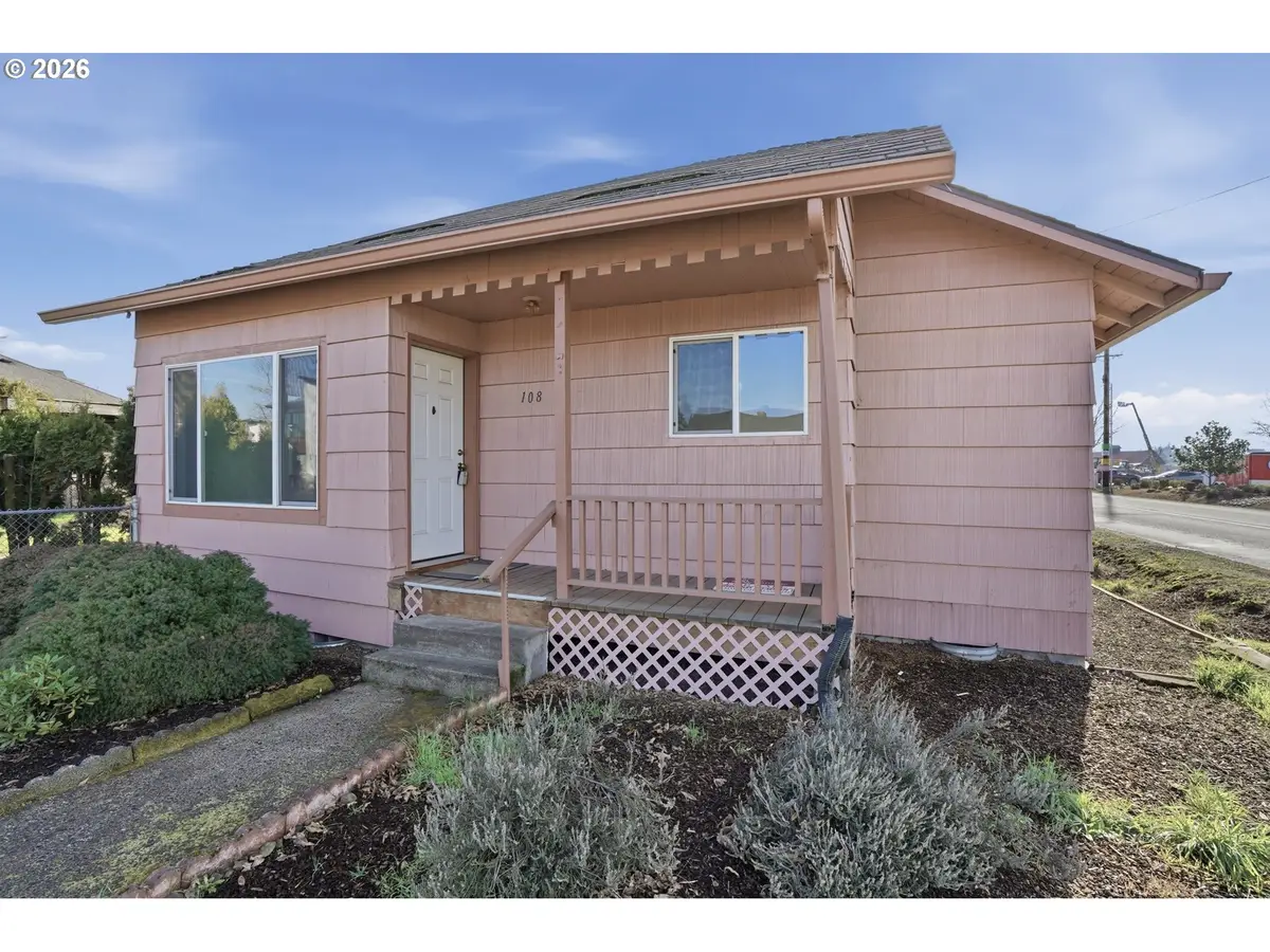 108 W 1st St, Canby, OR 97013 - #1
