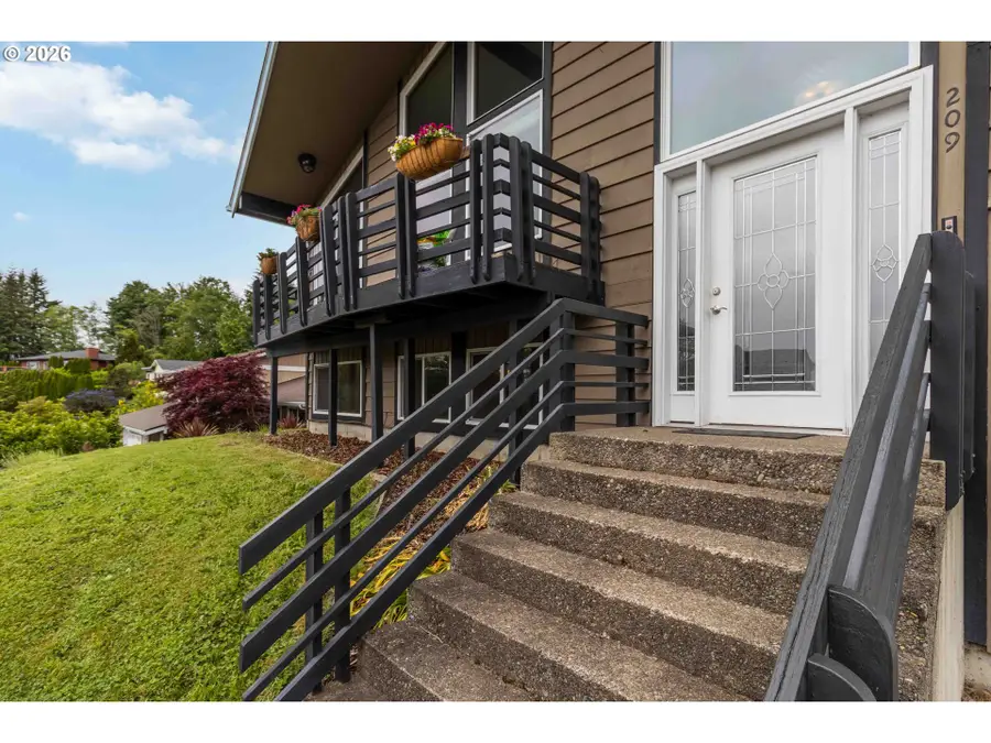 209 Curtis Dr, Longview, WA 98632 - #3