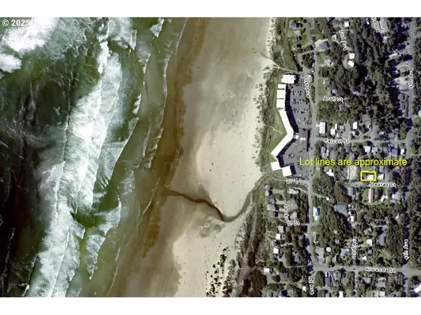 4589 Meares St, Florence, OR 97439