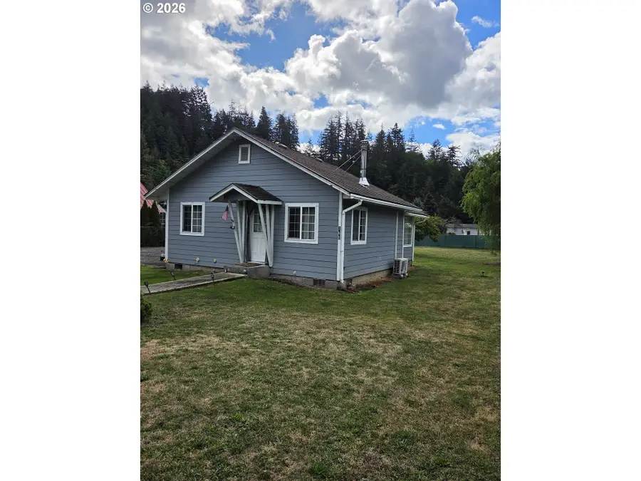 160 E Date St, Powers, OR 97466 - #2