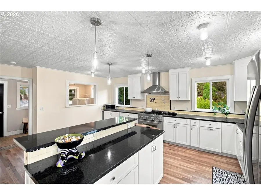 515 Fulvue Dr, Eugene, OR 97405 - #2