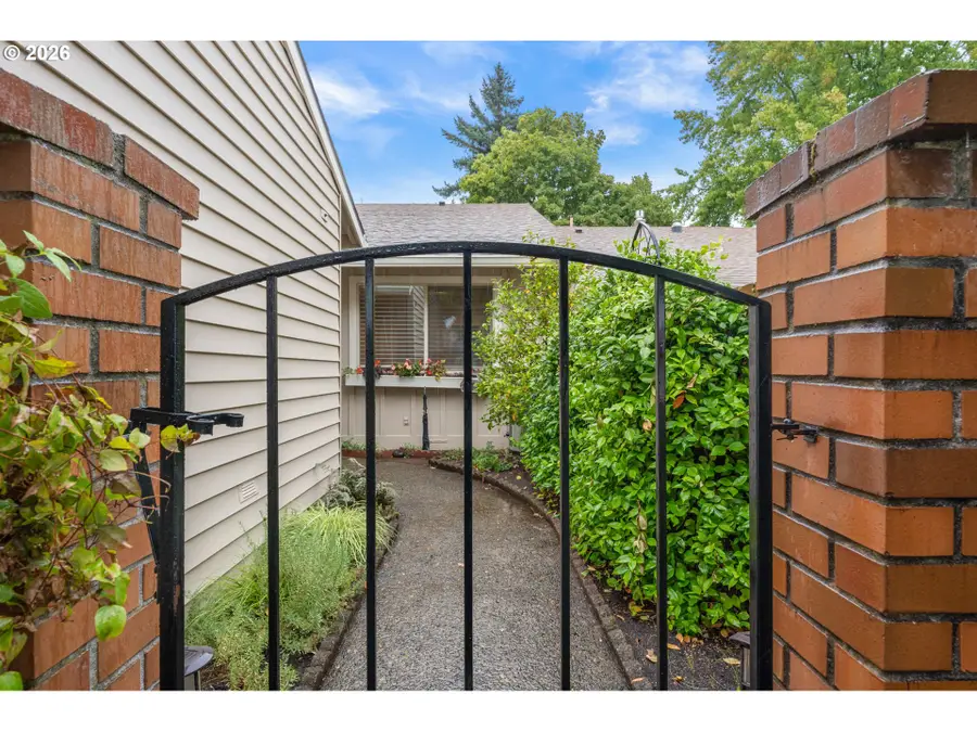 15715 SW Oakhill Ln, Tigard, OR 97224 - #3