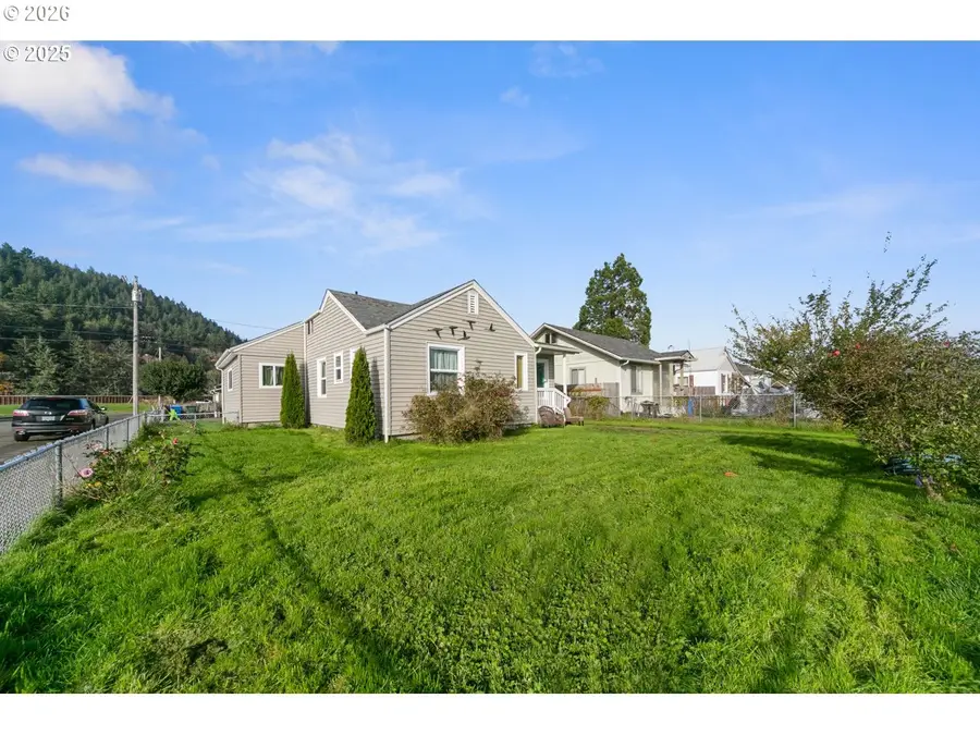 1289 Ivy Ave, Reedsport, OR 97467 - #3