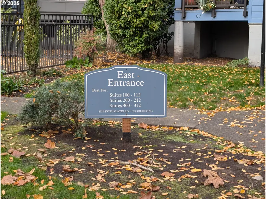 8720 SW Tualatin Rd #201, Tualatin, OR 97062 - Image #2