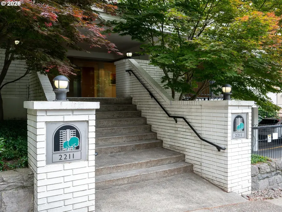 2211 SW Park Pl #102, Portland, OR 97205 - #2