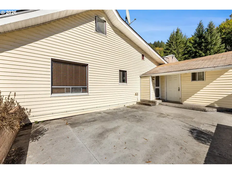 5458 Meeker Dr, Kalama, WA 98625 - #3