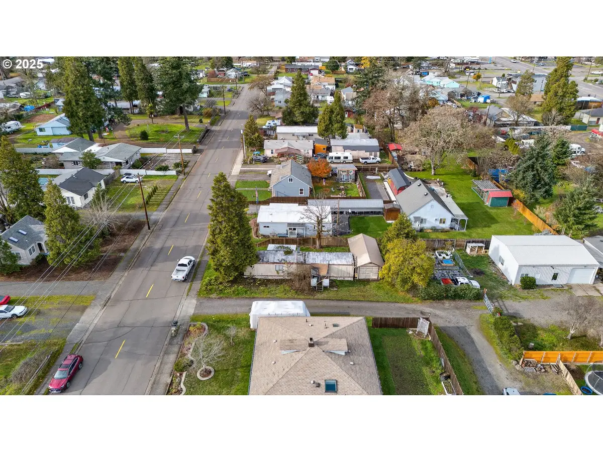 47521 School St, Oakridge, OR 97463 - Image #1