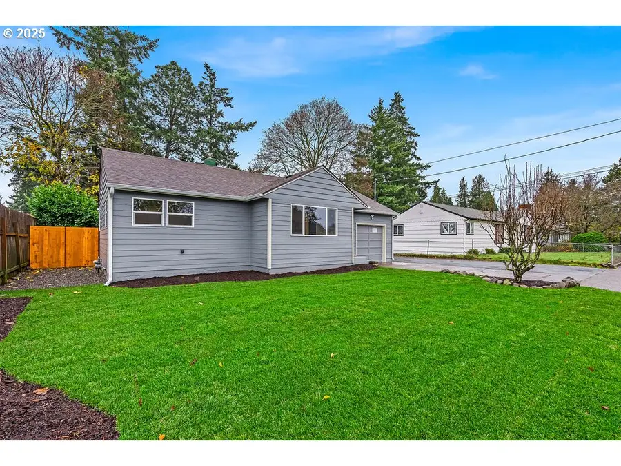 13104 SE Center St, Portland, OR 97236 - Image #2