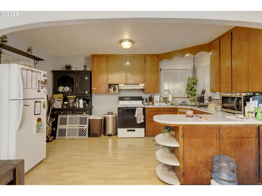 307 Sherman St, Amity, OR 97101 - #3