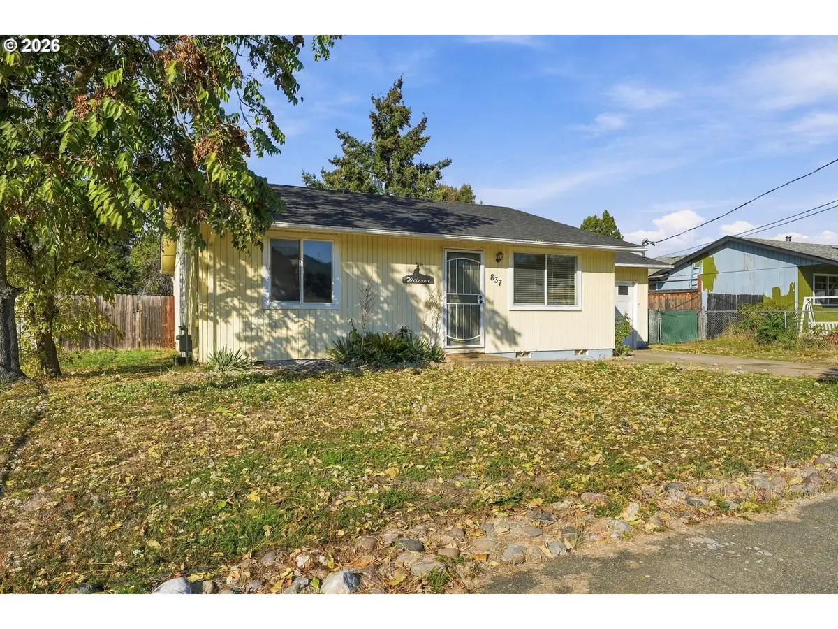 837 SE Vine Maple Dr, Myrtle Creek, OR 97457 - #1