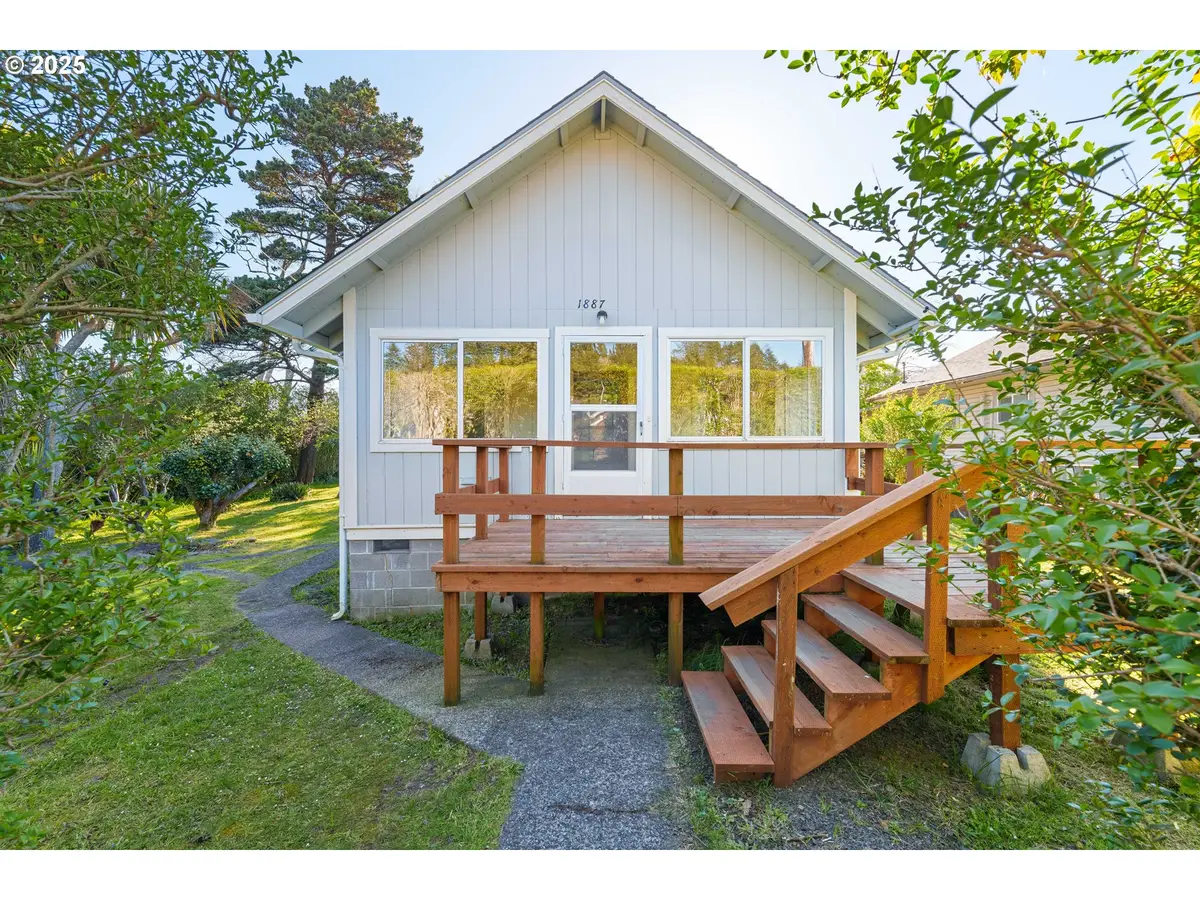 1887 Madrona St, North Bend, OR 97459 - Image #1