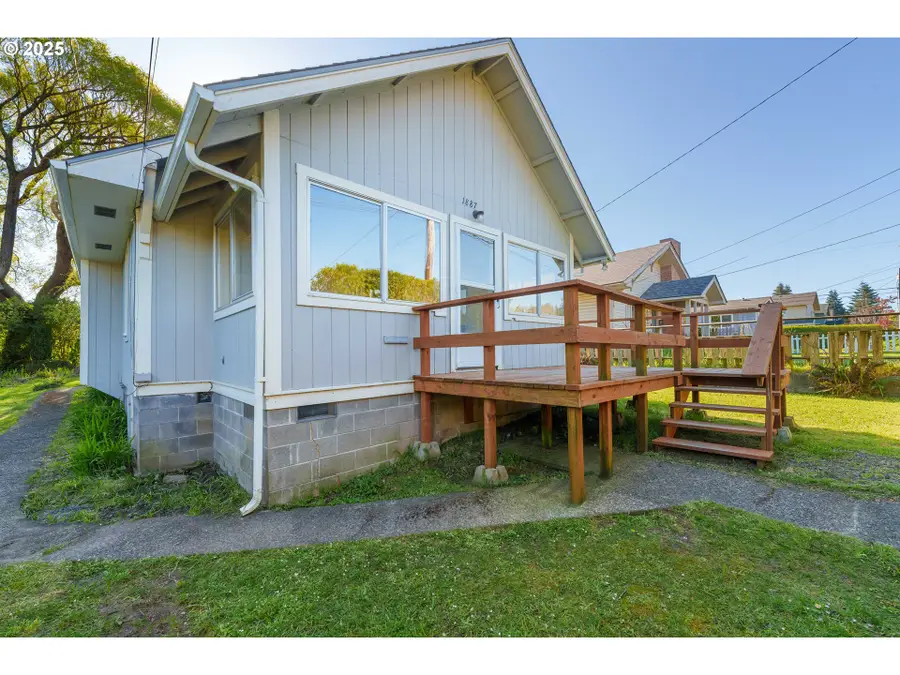 1887 Madrona St, North Bend, OR 97459 - Image #3