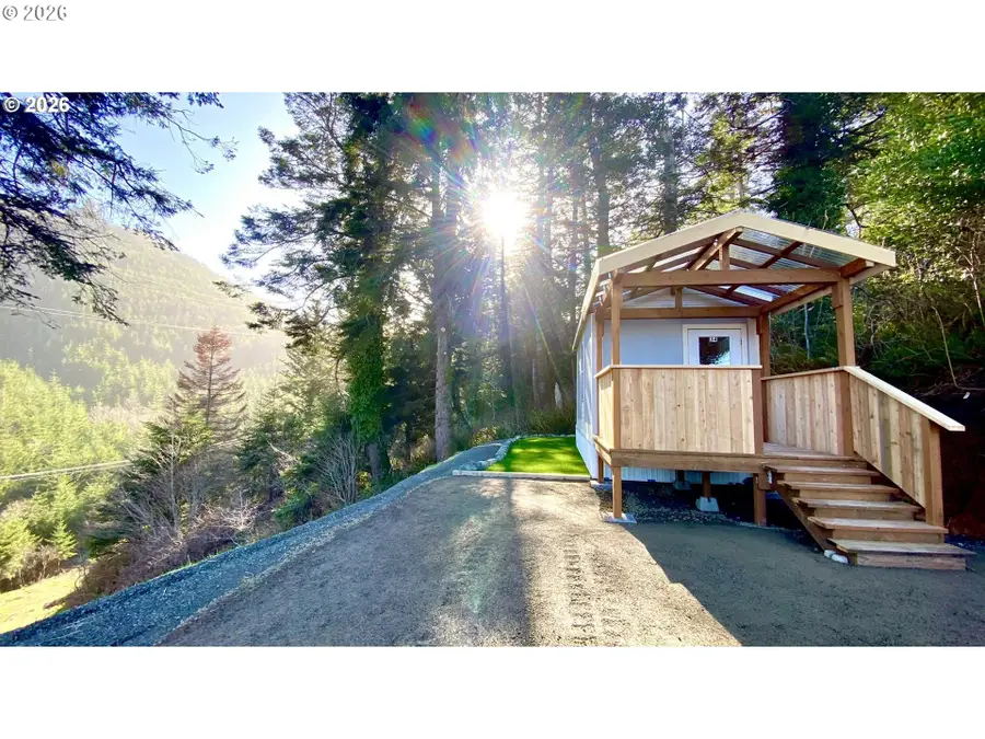 94255 Seaview Ln, Gold Beach, OR 97444 - #2