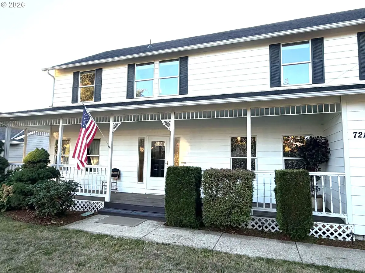 721 S Park St, Carlton, OR 97111 - #1