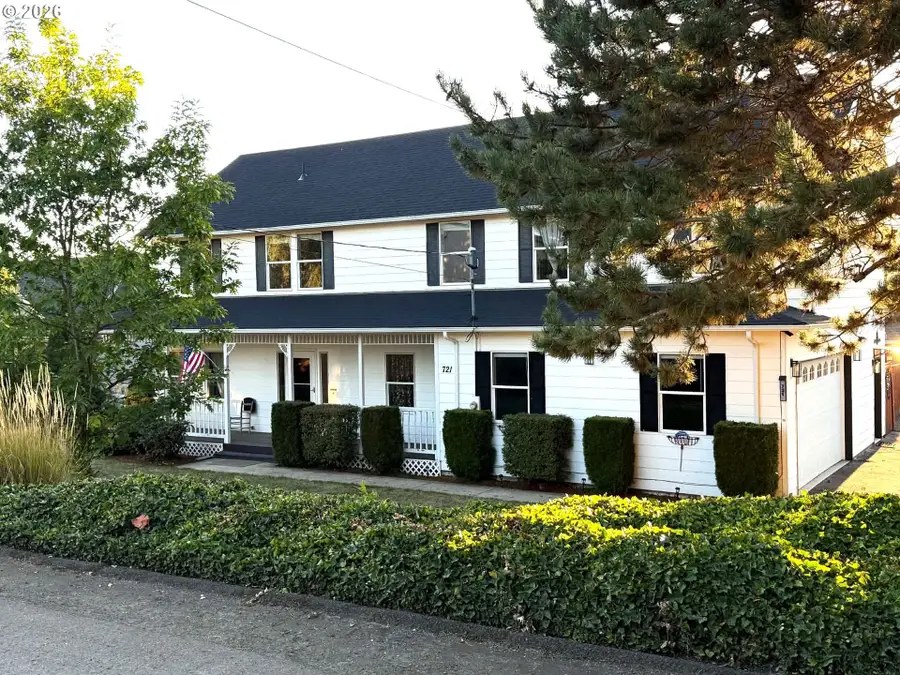721 S Park St, Carlton, OR 97111 - #2