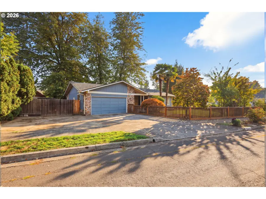 2245 Princeton Dr, Eugene, OR 97405 - #2