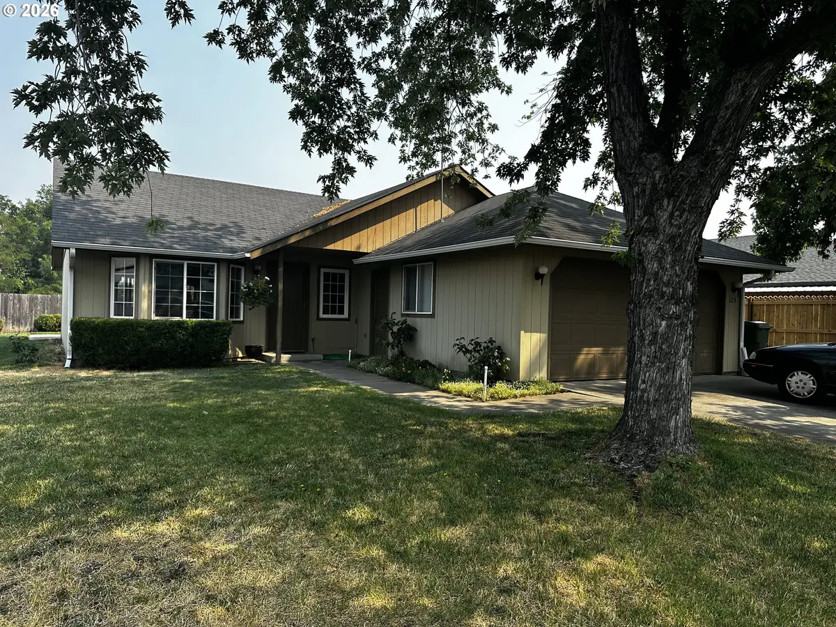 125 NE 15th Ave, Milton Freewater, OR 97862 - #1