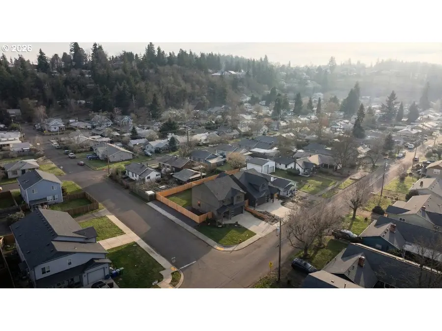 401 S 1st St, Silverton, OR 97381 - Image #2