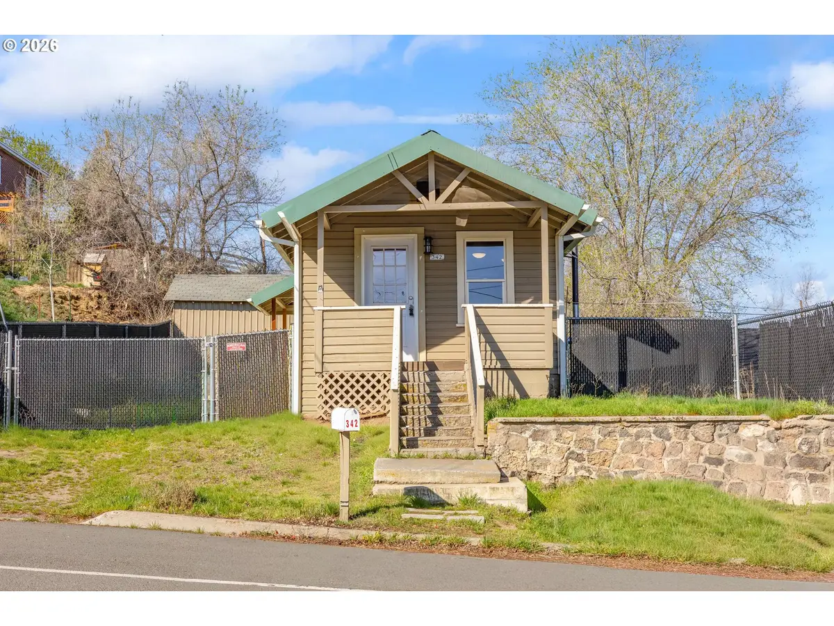 342 SE 7th St, Madras, OR 97741 - #1