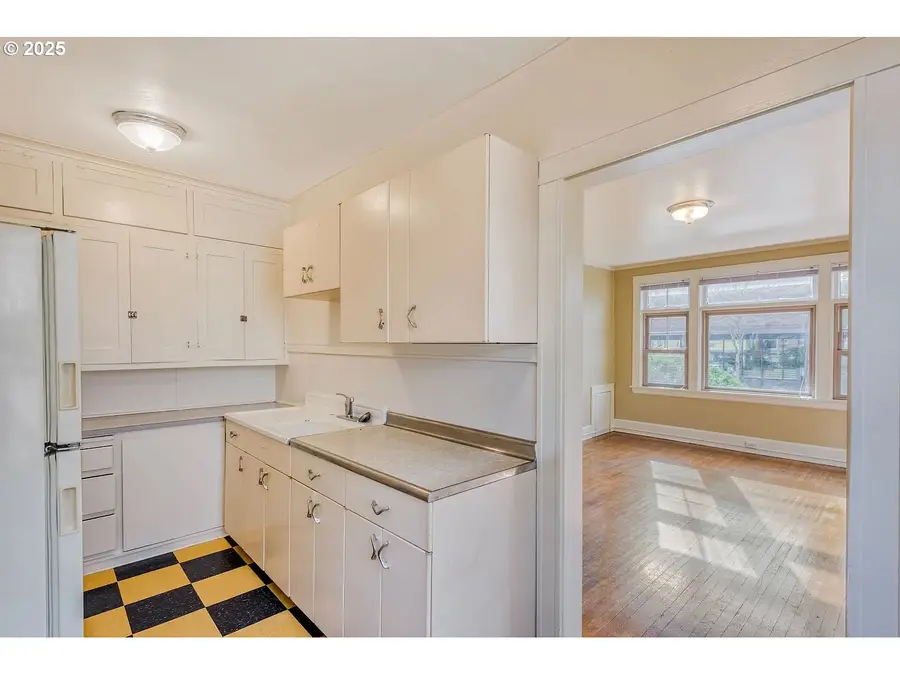 4025 SE Hawthorne Blvd, Portland, OR 97214 - Image #2