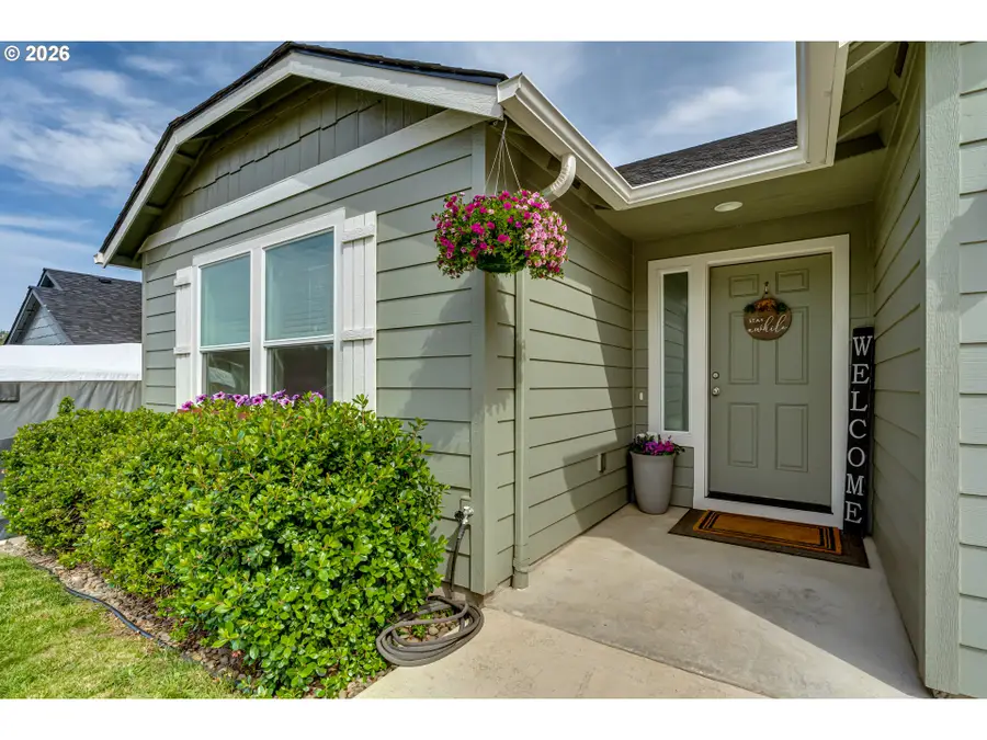 195 Rockcrest Dr, Lowell, OR 97452 - #3