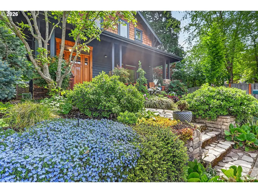 811 9th St, Hood River, OR 97031 - #3