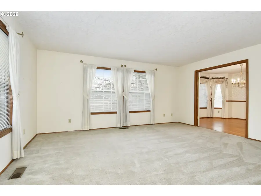 17915 Monticello Dr, Gladstone, OR 97027 - Image #2