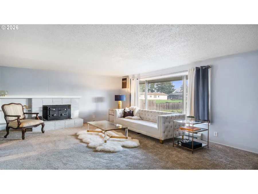 610 Colonial Dr, Springfield, OR 97477 - Image #3