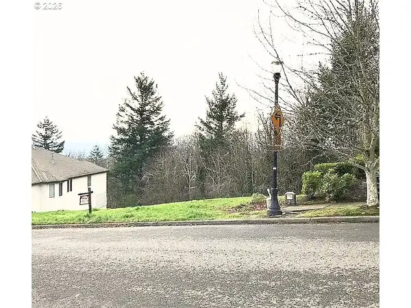 4055 NW Riggs Dr, Portland, OR 97229