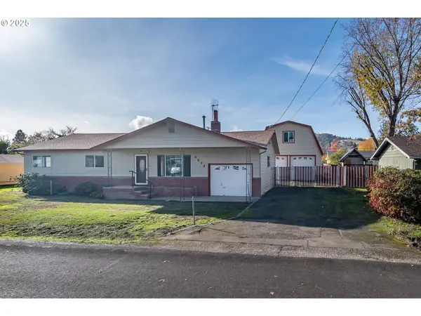 4072 Hanna St, Roseburg, OR 97471