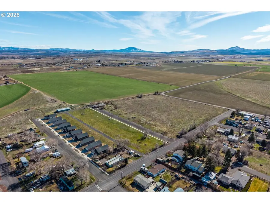 512 SW 6th St, Metolius, OR 97741 - #2