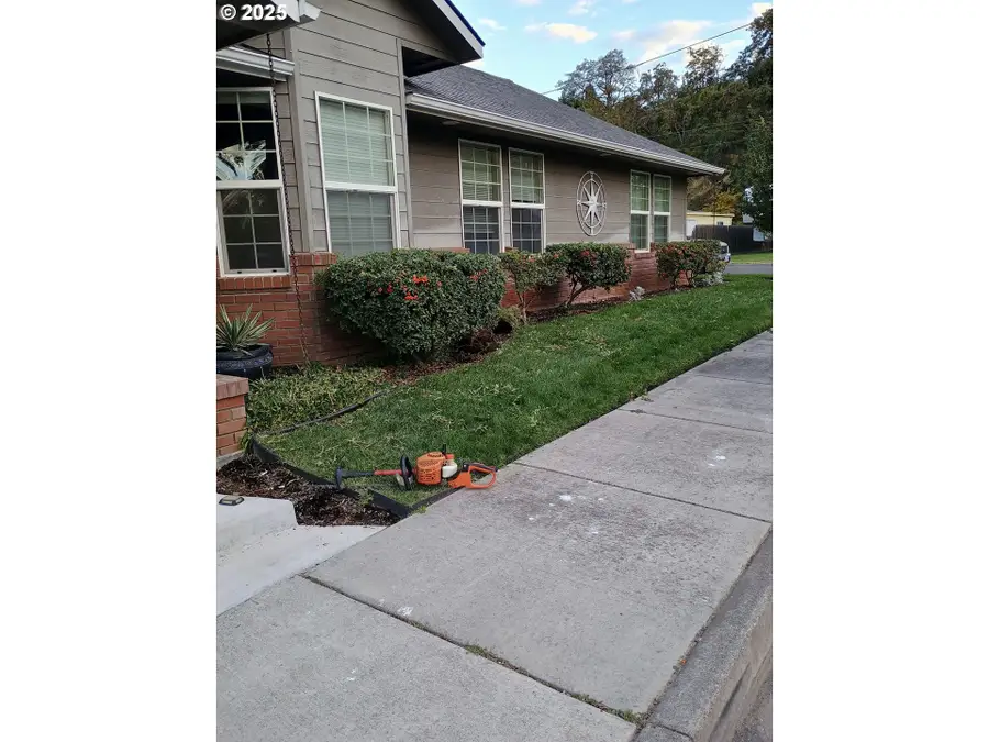 625 S Elizabeth St, Milton Freewater, OR 97862 - Image #2