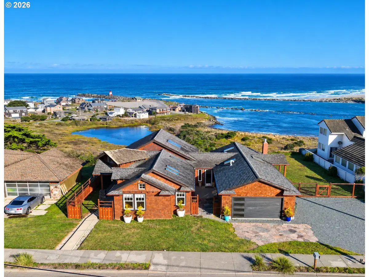 880 Ocean Dr, Bandon, OR 97411 - #1