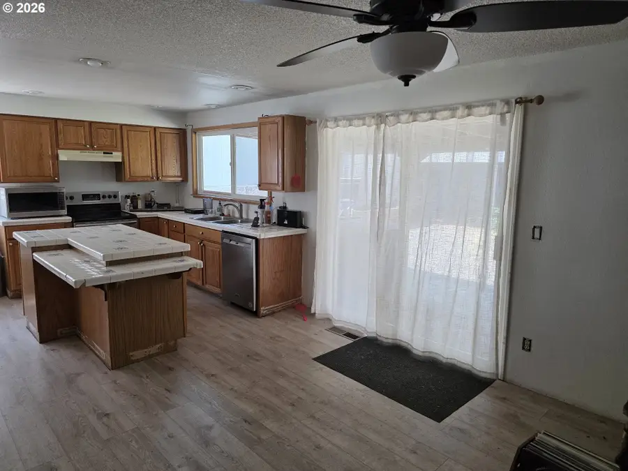 27 SW Birch Dr, Hermiston, OR 97838 - #3