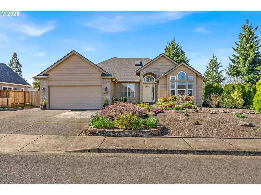921 Hermanson St, Woodburn, OR 97071 - #2