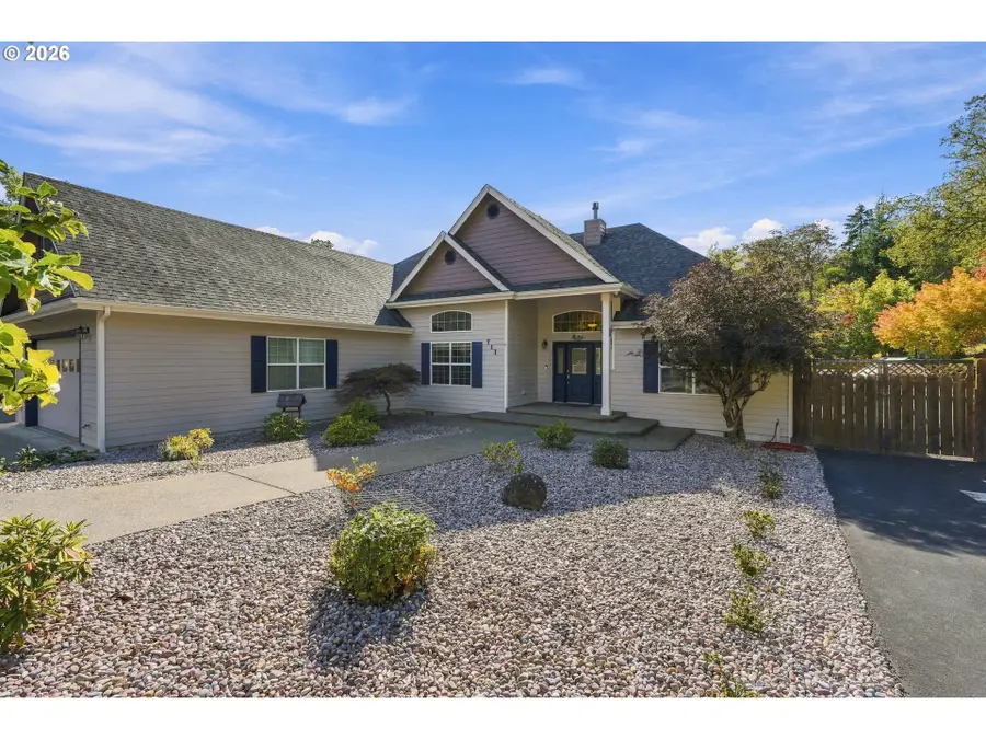 711 Sable Dr, Roseburg, OR 97470 - #3
