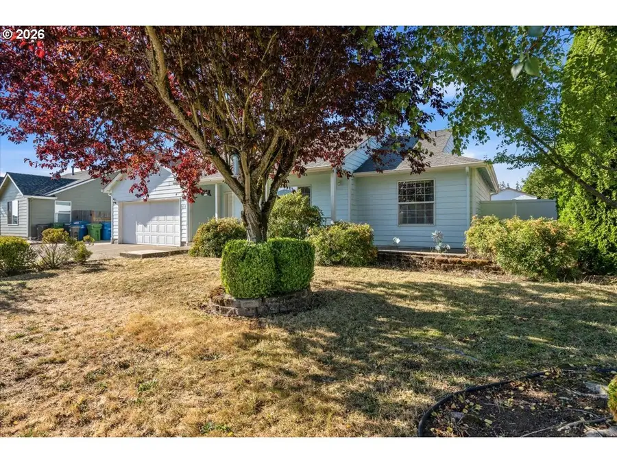 451 Whitney St, Stayton, OR 97383 - #3