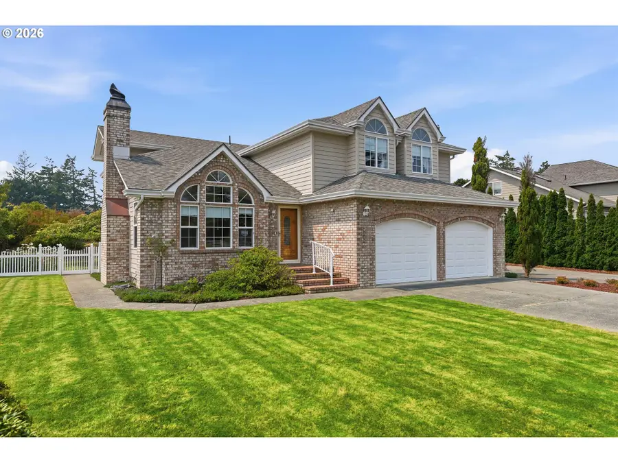 2090 Ash St, North Bend, OR 97459 - #2