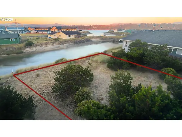 601 NW Oceania Dr, Waldport, OR 97394
