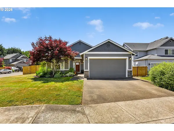 1265 NE Gardiner Dr, Estacada, OR 97023