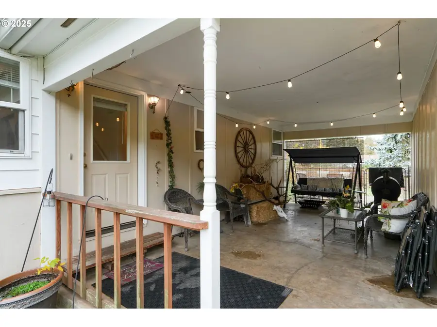 704 Cliff Ct, Silverton, OR 97381 - Image #3