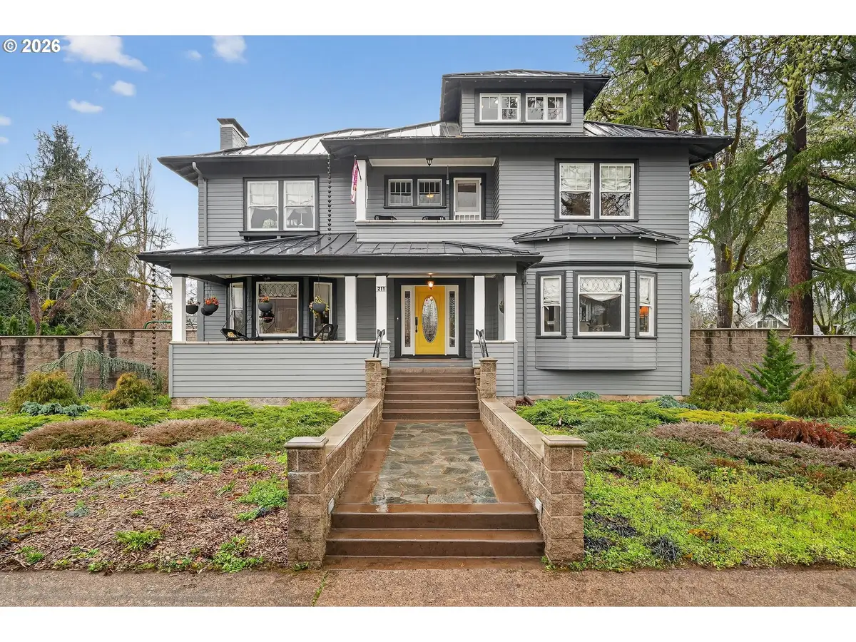 211 S 3rd St, Cottage Grove, OR 97424 - #1