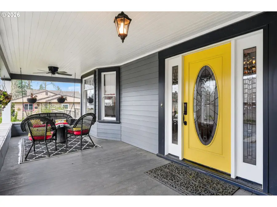 211 S 3rd St, Cottage Grove, OR 97424 - #3