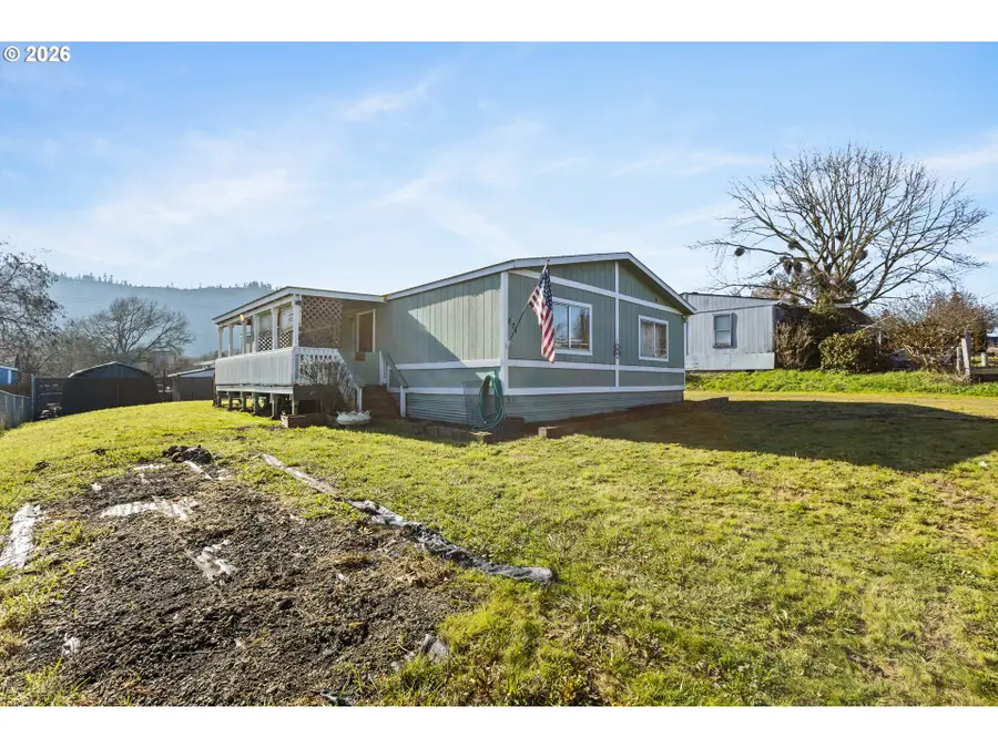 871 SE Meadowood Dr, Winston, OR 97496 - #3