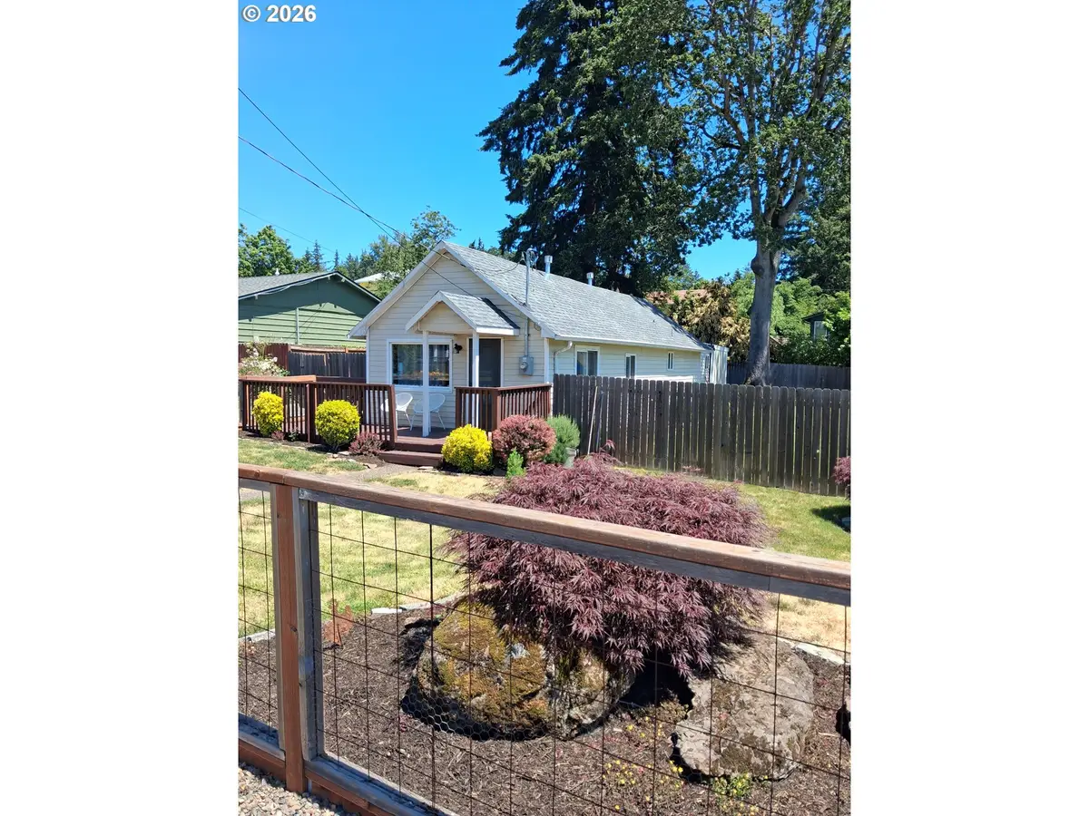 1055 Columbia Ave, Gladstone, OR 97027 - #1