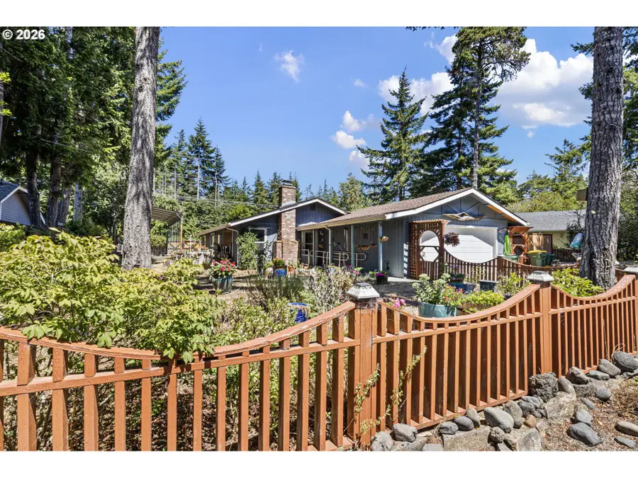2333 24th St, Florence, OR 97439 - #3