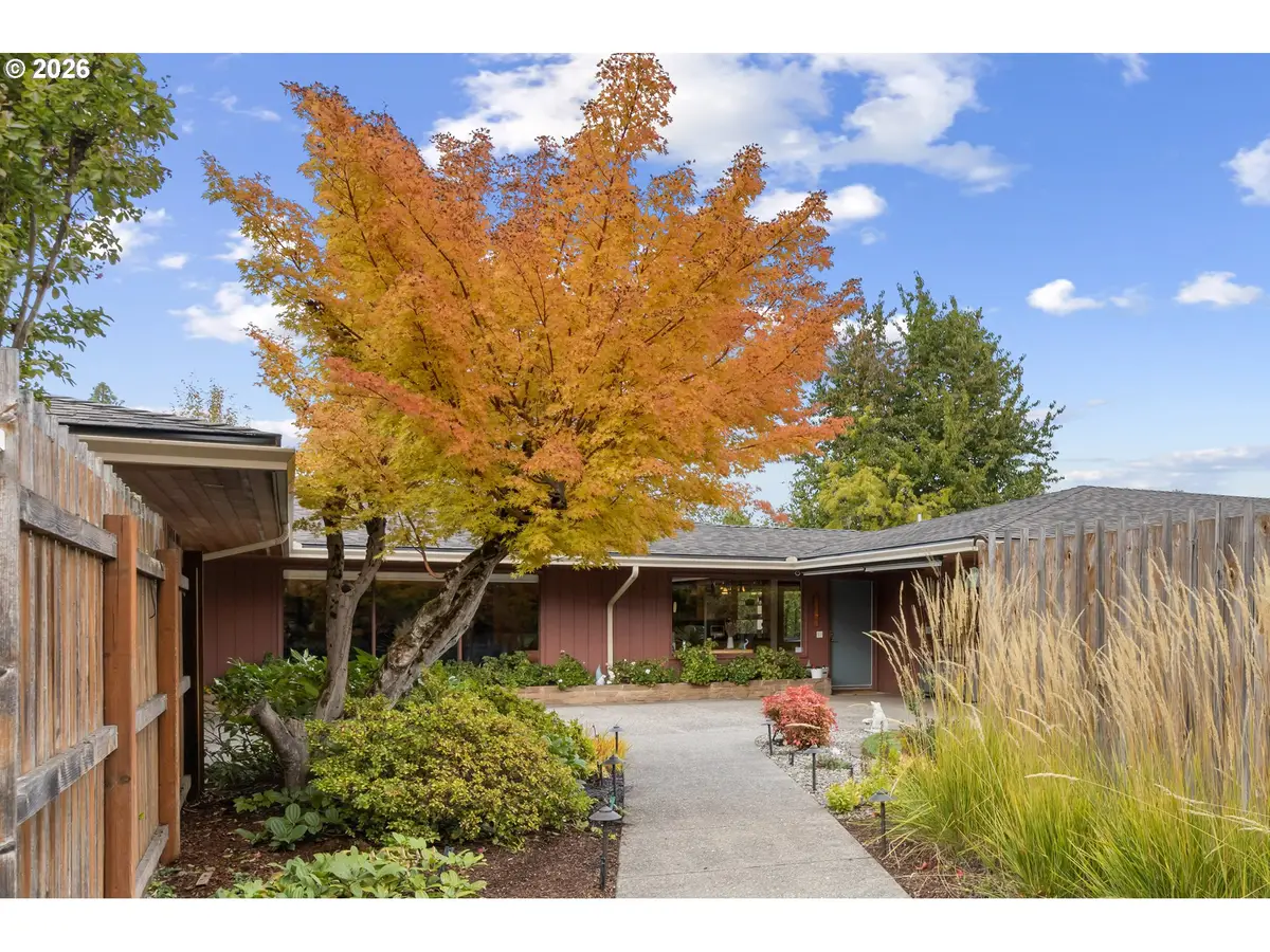 2230 W Harvard Ave, Roseburg, OR 97471 - Image #1